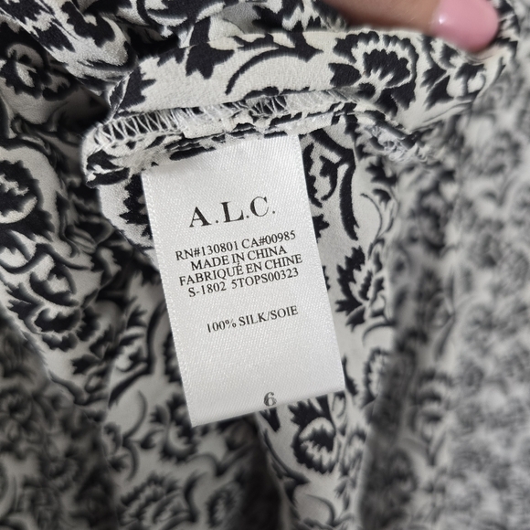 A.L.C. Size 6 Ray Deep V Bell‎ Sleeve Printed Silk Wrap Top Eggshell/Black - Picture 11 of 12
